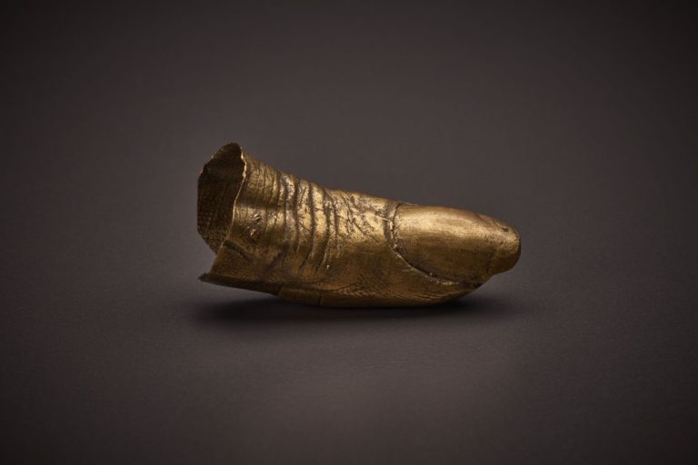 11_egyptian-period_gold-finger-case_lz50_1874_200_sep-14-2022_y2160