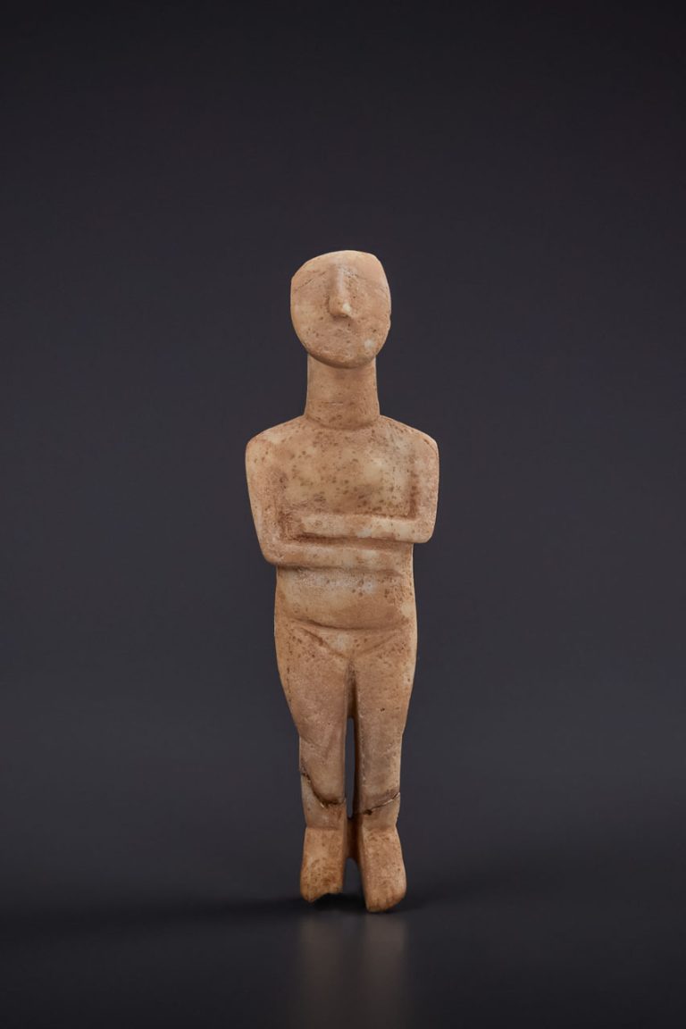 24_cycladic-period_marble-figurine_742_046_jul-13-2022_y2160
